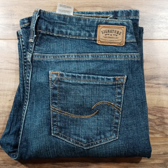 levi low rise boot cut